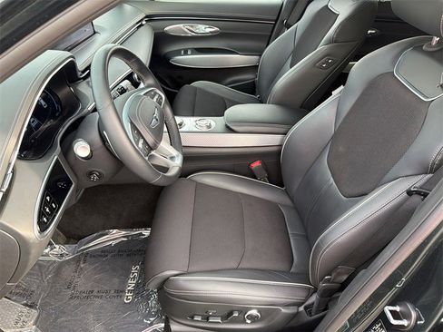 Used 2023 Genesis GV70 2.5T w/ Sport Prestige Package image 9