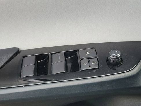 Used 2021 Toyota Prius XLE image 30