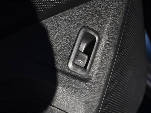 New 2026 Volkswagen Tiguan SE image 9