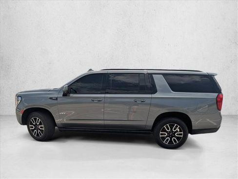 Used 2022 GMC Yukon XL AT4 w/ Technology Package AWD/4WD image 8