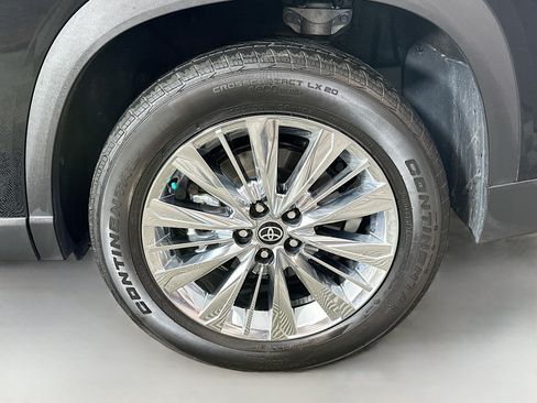 Used 2024 Toyota Grand Highlander AWD image 32