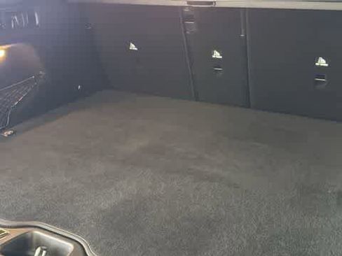 Used 2025 Mercedes-Benz GLC 300 4MATIC image 29