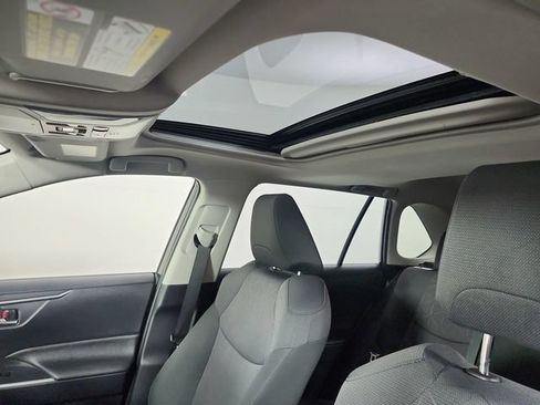 Used 2019 Toyota RAV4 XLE AWD/4WD image 18