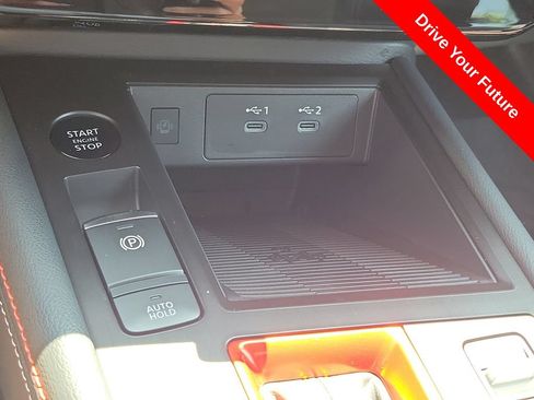 Used 2025 Nissan Kicks SR FWD image 14