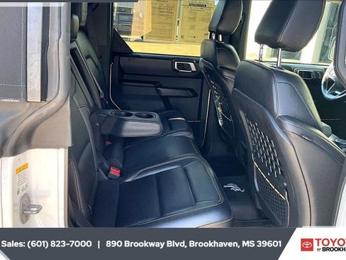 Used 2024 Ford Bronco Badlands image 3