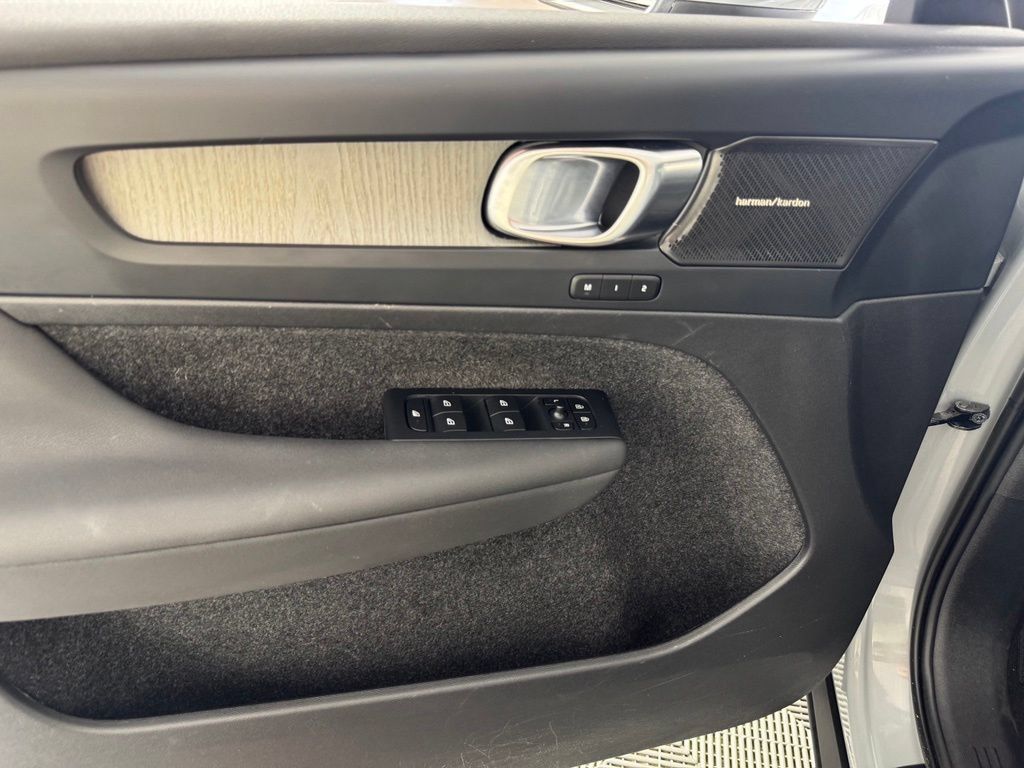 Certified 2024 Volvo XC40 B5 Plus w/ Protection Package Premier AWD/4WD image 16
