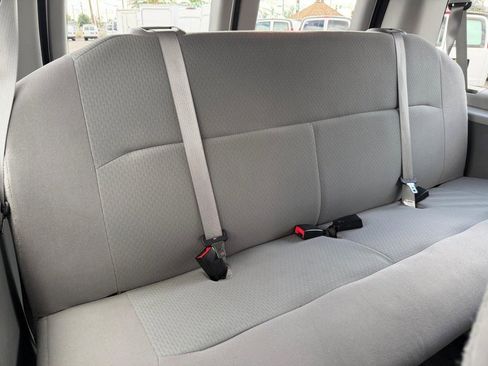 Used 2010 Ford E-350 and Econoline 350 Super Duty Wagon image 37