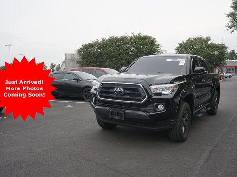 Used 2023 Toyota Tacoma SR5 w/ Technology Package AWD/4WD image 1