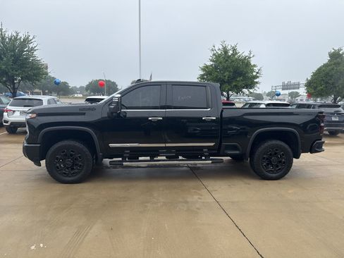 Used 2024 Chevrolet Silverado 2500 High Country w/ Technology Package image 3