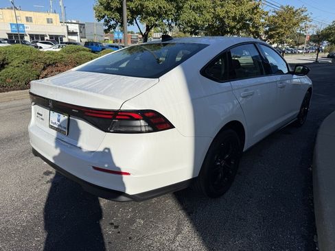 New 2025 Honda Accord SE image 12