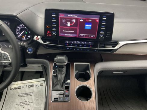 Used 2021 Toyota Sienna XLE FWD image 14