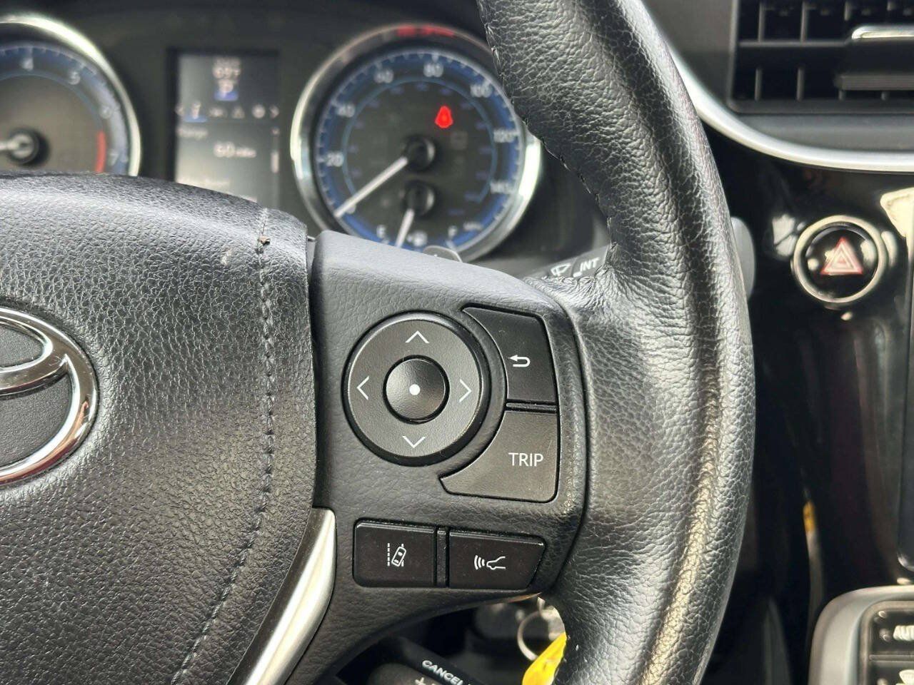 Used 2019 Toyota Corolla SE FWD image 28