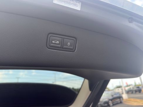 Used 2025 Genesis GV80 2.5T Advanced AWD/4WD image 11