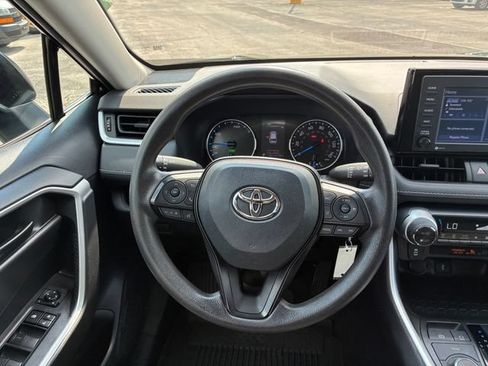Used 2022 Toyota RAV4 LE AWD/4WD image 15