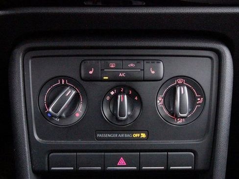 Used 2016 Volkswagen Beetle 1.8T Classic image 11