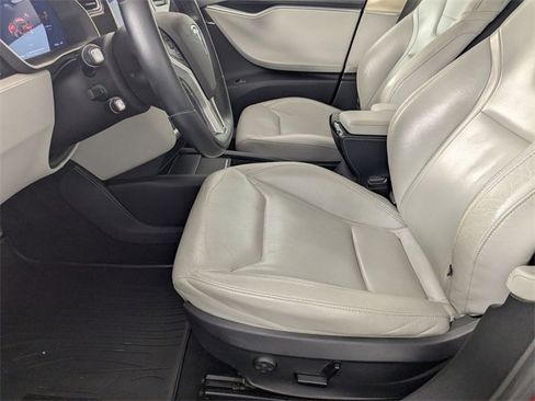 Used 2015 Tesla Model S 85D image 12