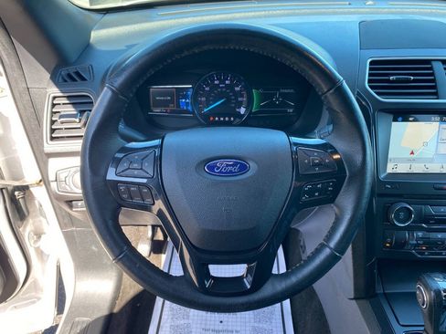 Used 2018 Ford Explorer XLT w/ Equipment Group 202A AWD/4WD image 13