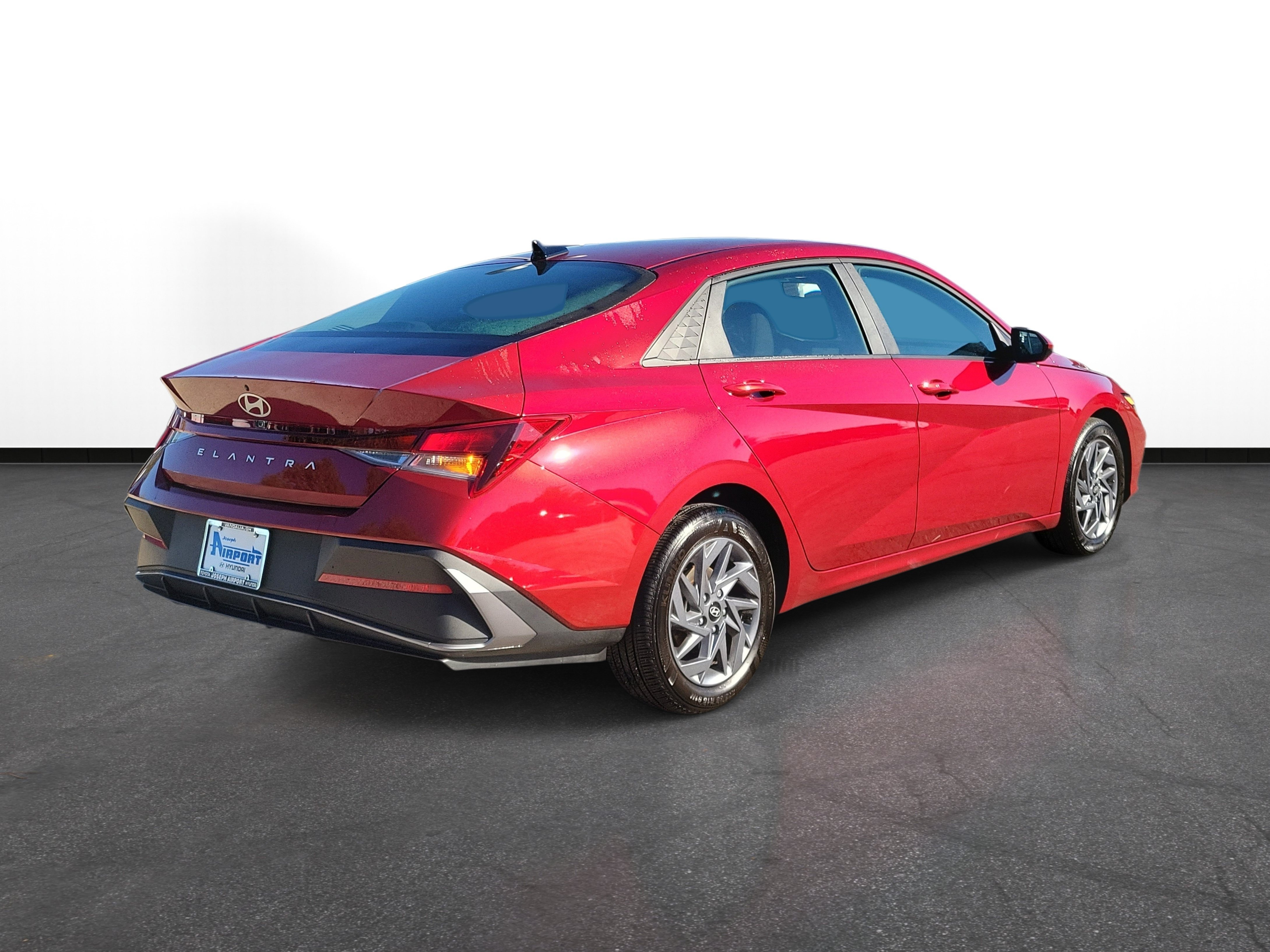 Used 2024 Hyundai Elantra SEL FWD image 4