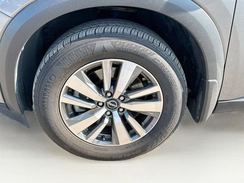 Used 2025 Nissan Pathfinder SL AWD/4WD image 34