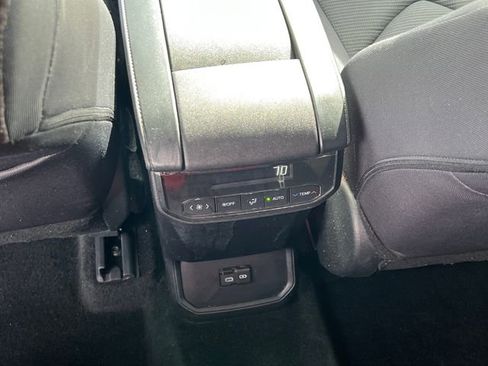 Certified 2024 Toyota Highlander LE image 22
