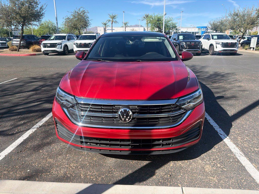Used 2023 Volkswagen Jetta SE FWD image 2