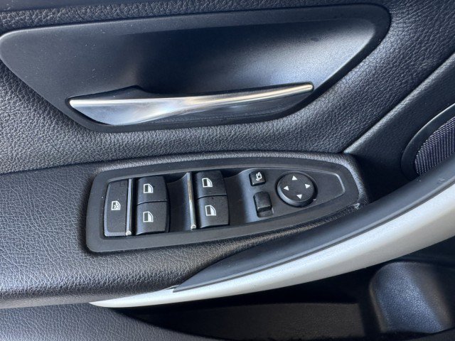 Used 2018 BMW 320i xDrive Sedan w/ Convenience Package AWD/4WD image 36