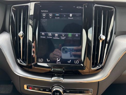 Used 2020 Volvo XC60 T5 Momentum image 11