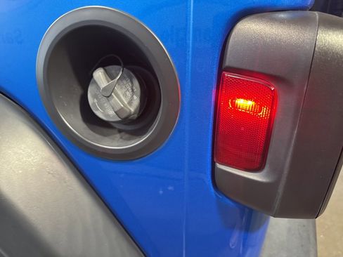 Used 2023 Jeep Wrangler Sport S image 15