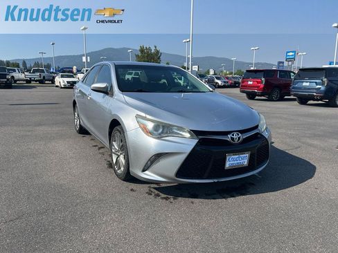 Used 2015 Toyota Camry SE FWD image 1
