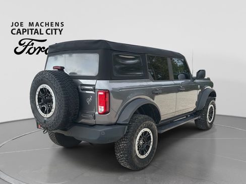 Used 2023 Ford Bronco Big Bend w/ Sasquatch Package AWD/4WD image 5