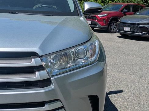 Used 2019 Toyota Highlander XLE AWD/4WD image 14