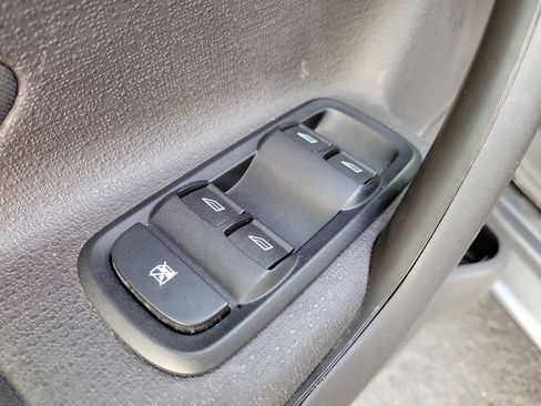 Used 2015 Ford Fiesta SE image 16