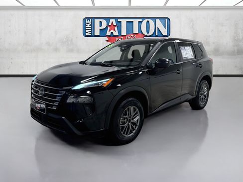 Used 2024 Nissan Rogue S AWD/4WD image 3