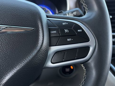 Used 2023 Chrysler Voyager LX image 17