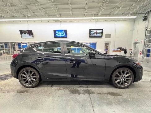 Used 2018 MAZDA MAZDA3 Touring image 4