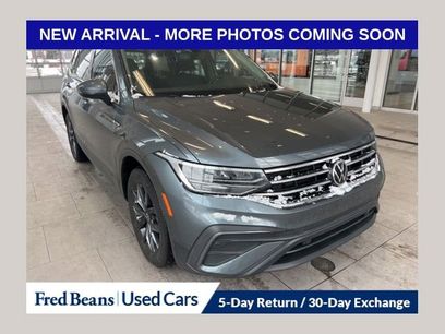 Used 2022 Volkswagen Tiguan SE w/ Panoramic Sunroof Package