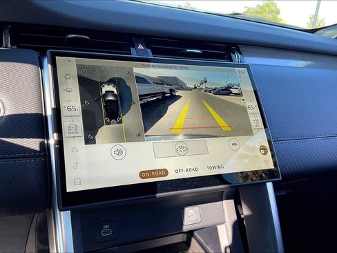 Used 2025 Land Rover Discovery Sport Dynamic SE image 24