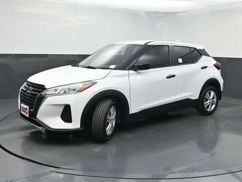 Used 2025 Nissan Kicks Play S FWD image 19