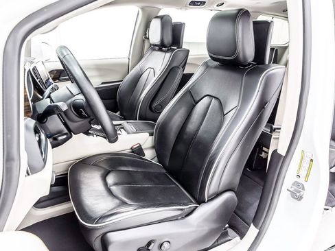 Used 2022 Chrysler Pacifica Limited w/ Uconnect Theater Family Group image 30