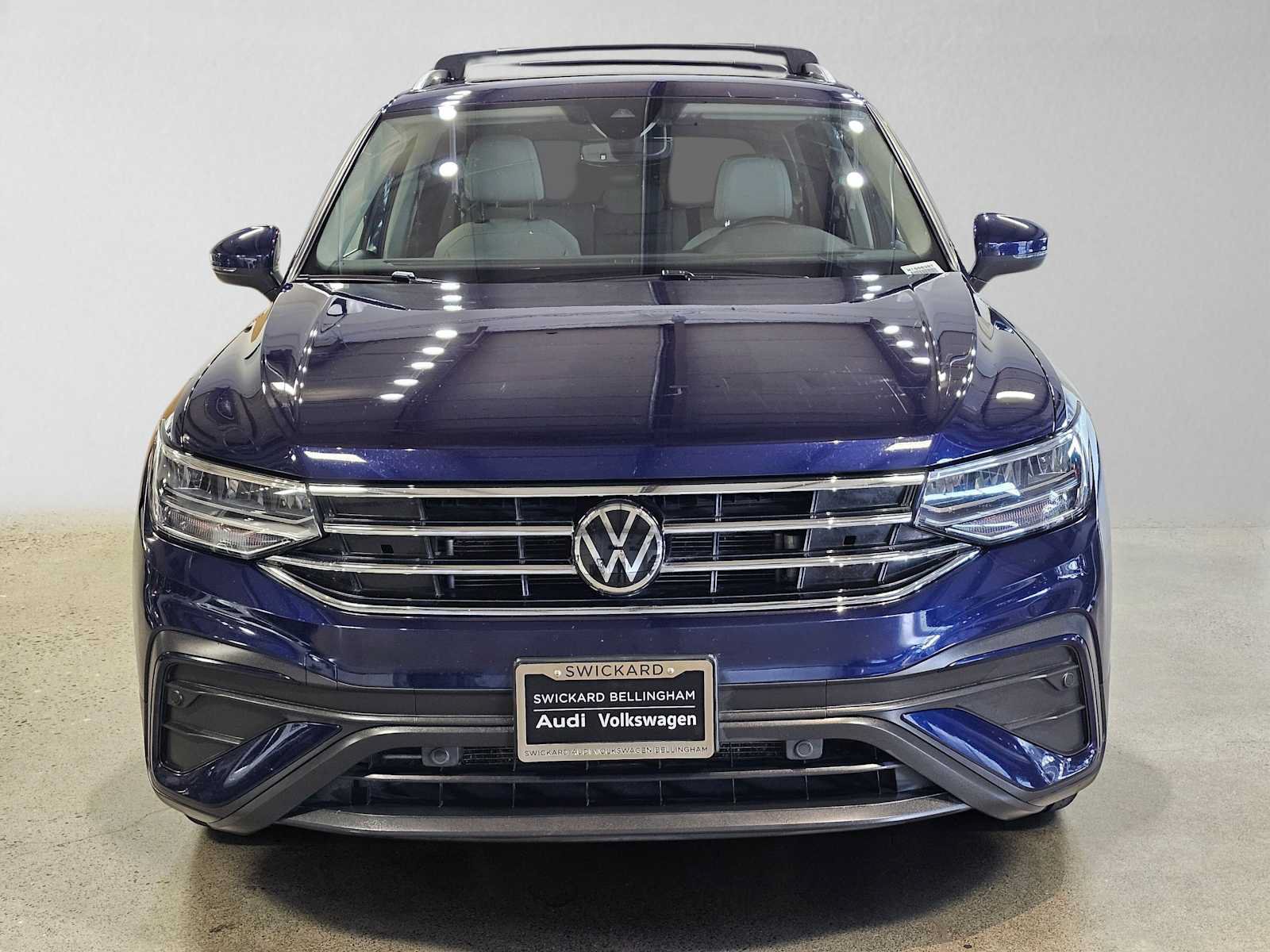 Used 2022 Volkswagen Tiguan SE w/ Panoramic Sunroof Package AWD/4WD image 8