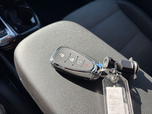 Used 2025 Chevrolet Trax LT image 21