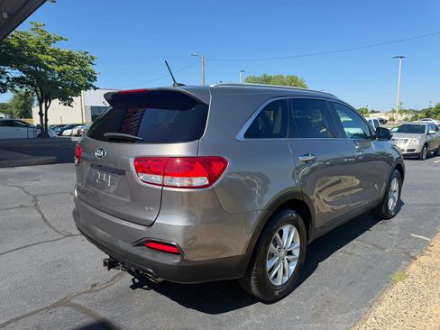Used 2017 Kia Sorento LX FWD image 7