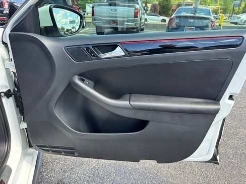 Used 2017 Volkswagen Jetta GLI FWD image 36