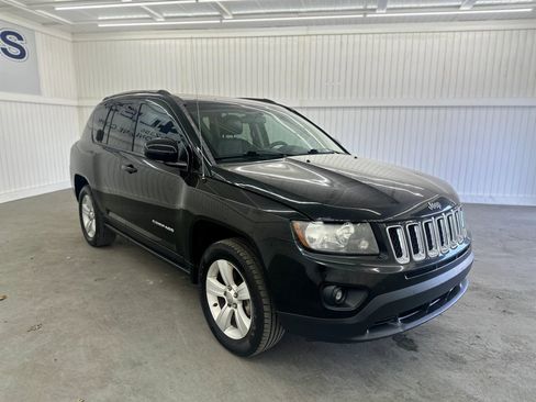 Used 2014 Jeep Compass Latitude image 3