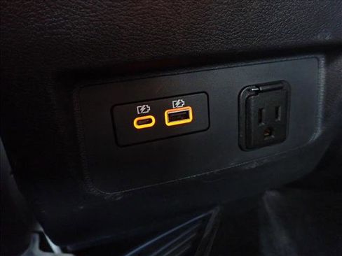 Used 2022 Nissan Frontier PRO-4X image 9