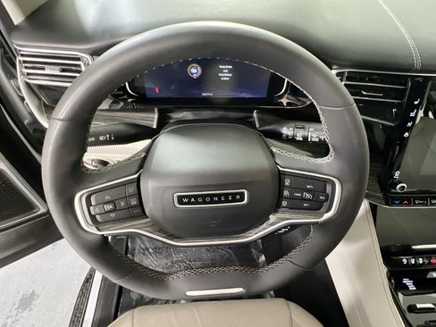 Used 2022 Jeep Wagoneer Series III w/ Flexible Seating Group image 11