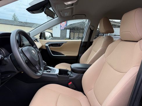 Used 2022 Toyota RAV4 LE image 19