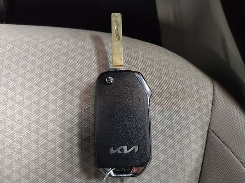 Used 2022 Kia Soul LX image 32