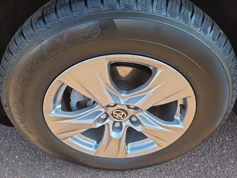 Used 2022 Toyota RAV4 XLE w/ Convenience Package image 12