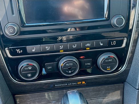 Used 2016 Volkswagen Passat 1.8T SE image 14